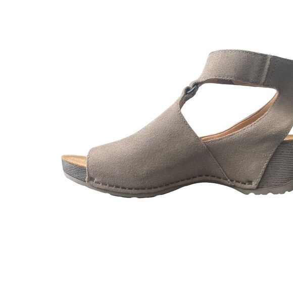 Dansko Tan Wedges - Picture 4 of 15